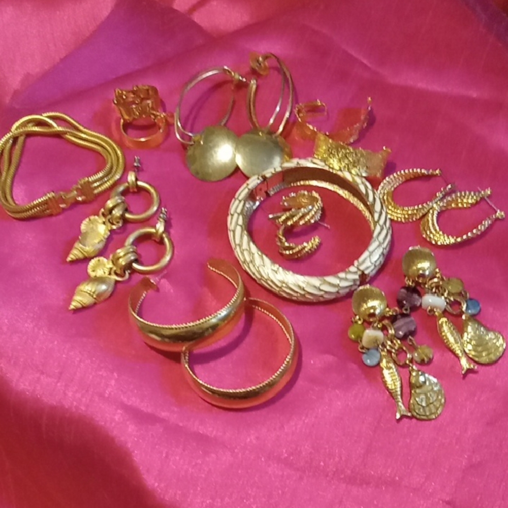 Lot Of Chunky Gold Tone Jewelry Earrings Bracelets